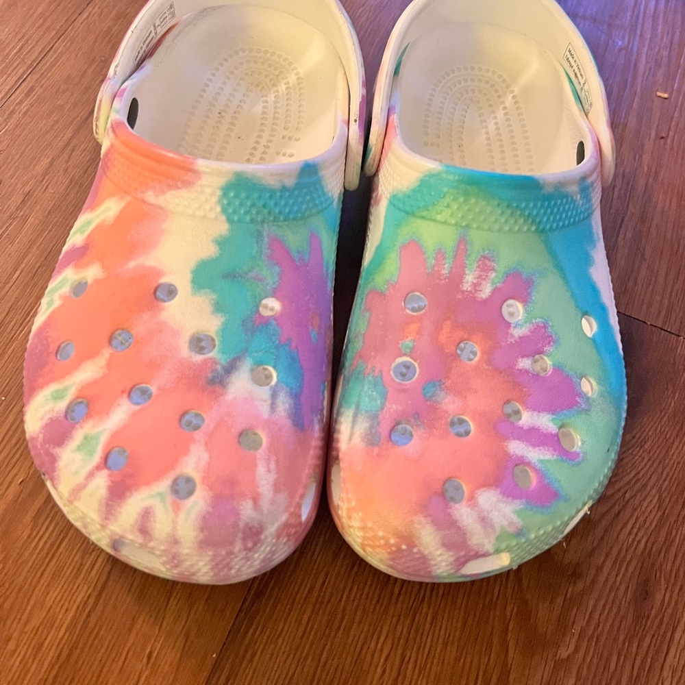 Girls Crocs 2